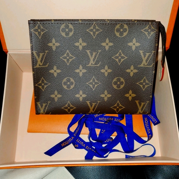 Authentic New Louis Vuitton Toiletry 19/Crossbody - Picture 1 of 16